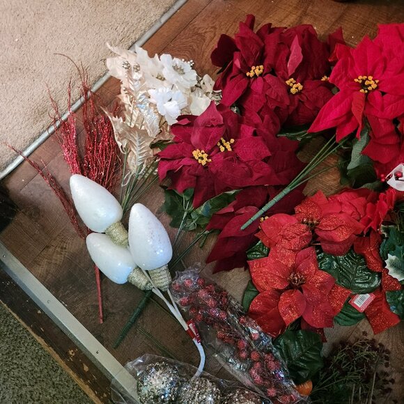 Box of Ashland christmas Noel Flowers/Holiday Decor Mixed Lot Deluxe Bush Box - Picture 6 of 15